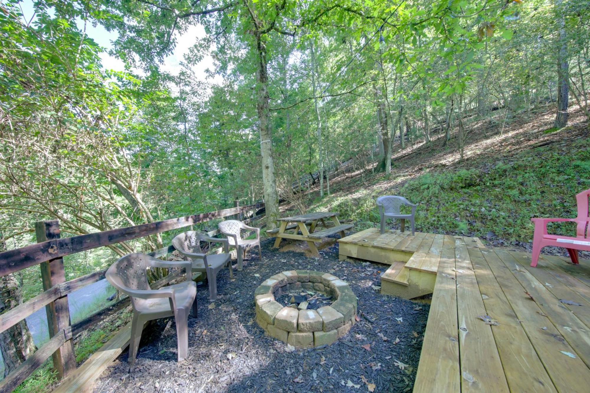 Pet-Friendly Ellijay Cabin In The Woods On 1 Acre! Villa Exterior photo